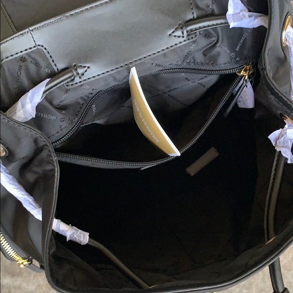 MICHAEL KORS ABBEY LG CARGO BACKPACK BLACK - Picture 14 of 16